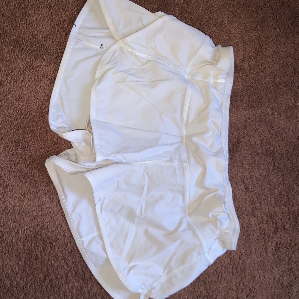 WHITE LULU LEMON speed up shorts 2.5!!!!